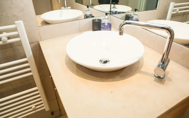 Beautiful 1 Bedroom Apartment in Kensington