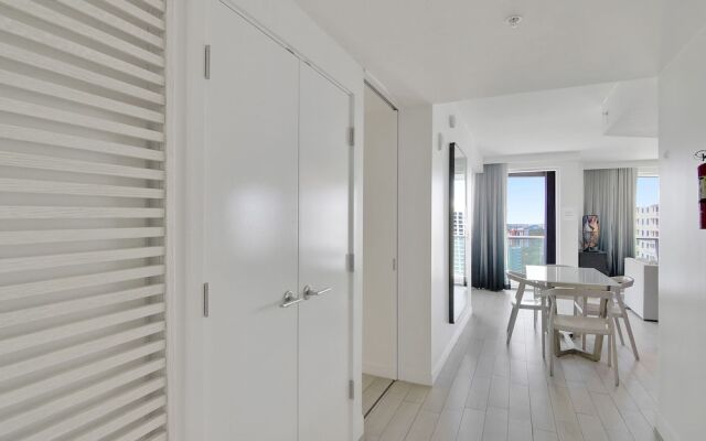 Sapphire Suite Beachfront, Gym + Pool!