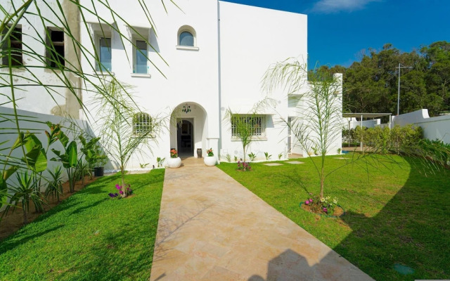 La Marina Secure Seaside With Pool