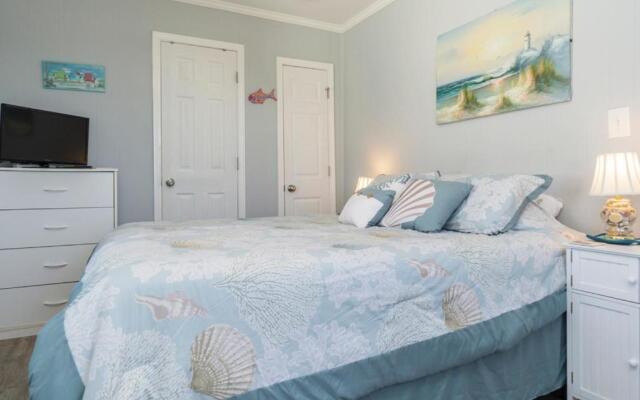 Friendship Lodge by Oak Island Accommodations