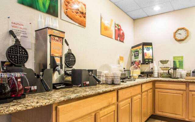 Quality Inn Mauston I-90