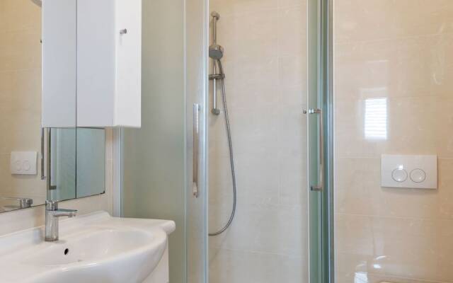 Simplistic Apartment in Neviđane near Sea Beach