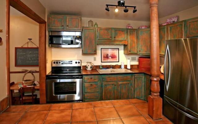 Hillside Hideaway by Stewart Mountain Lodging