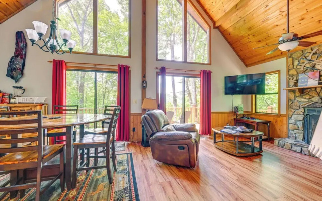 Mountain-view Robbinsville Cabin w/ Hot Tub!