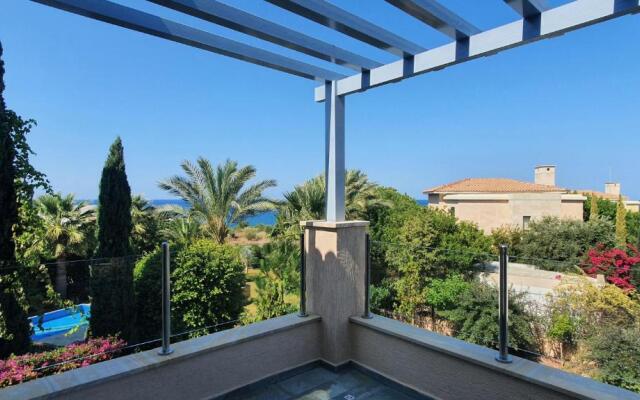Phaedrus Living: Amorosa 13 Beachside Villa