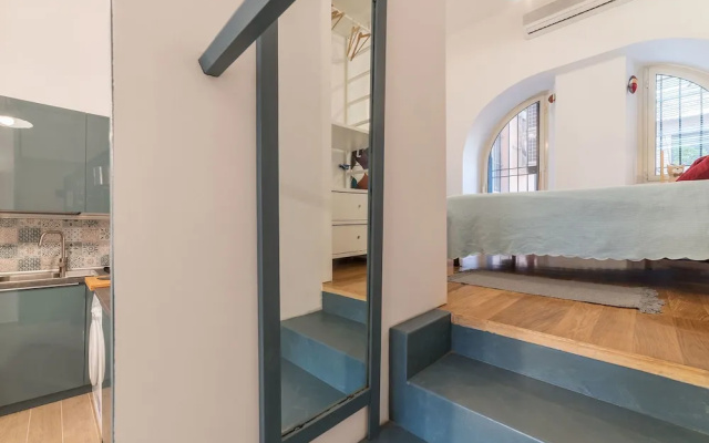 Monti Artistic Flat