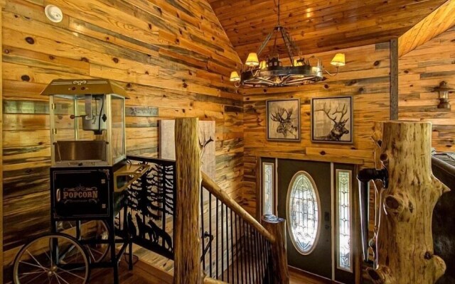 Rustic Hideaway 4 Bedroom Cabin by RedAwning
