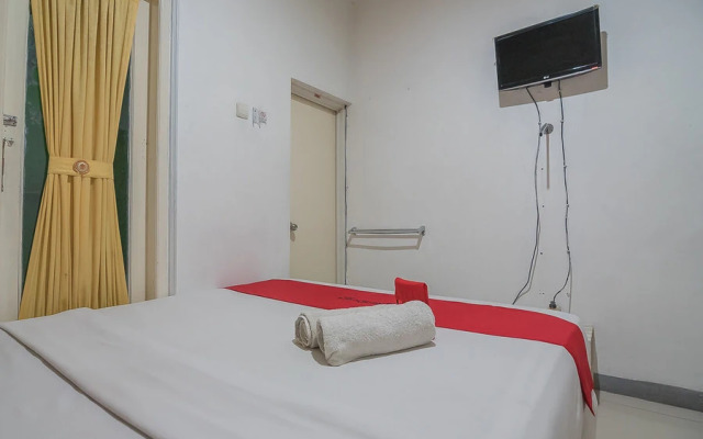 RedDoorz Near Undip Pleburan 2