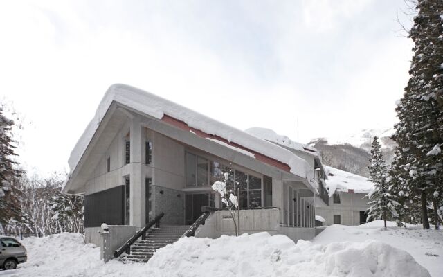 The Ridge Hotel & Apartments