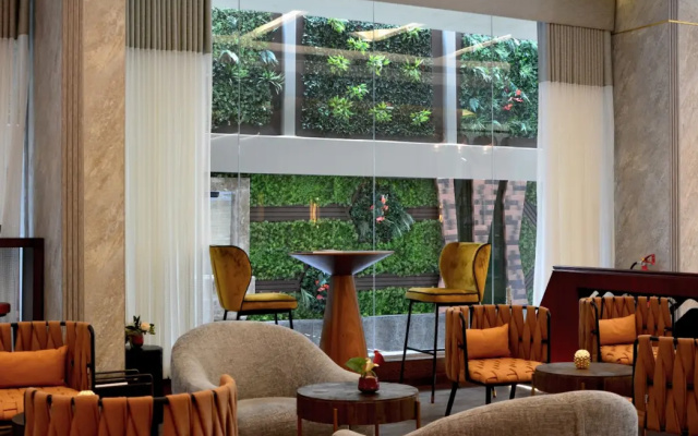Redwaves Hotel