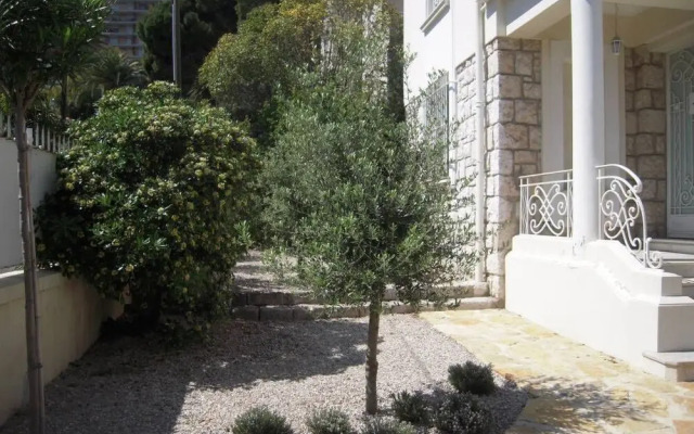 Happy Few - La Maison Blanche