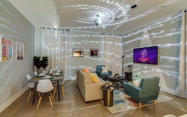 Mega Home 24 Beds and Karaoke