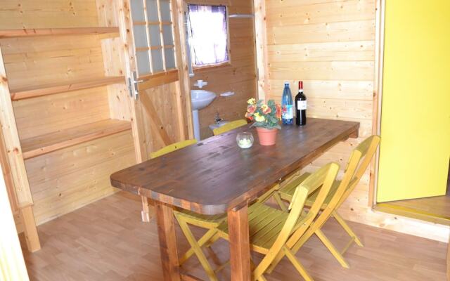 Tidy Chalet with Terrace near Sea