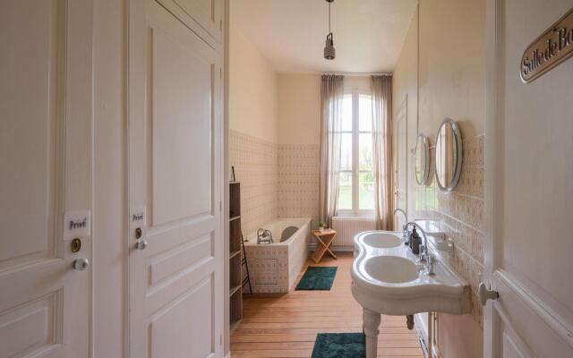 Majestic villa in Pouru-Saint-Remy with garden