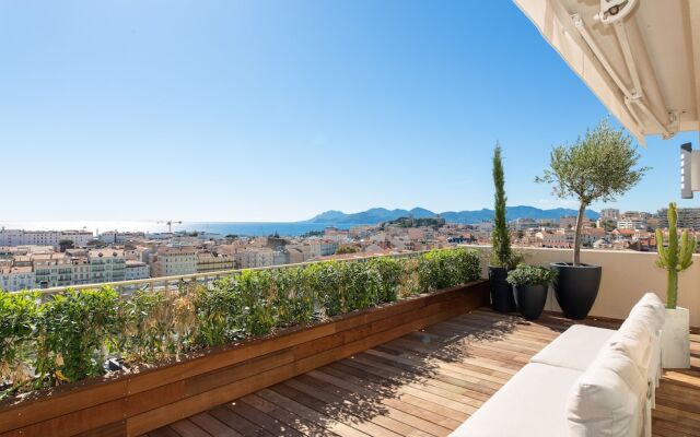 Rooftop Sea View YourHostHelper