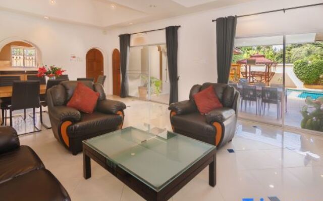 Villa Bos Near the Beach of Jomtien