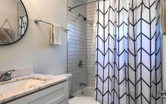Charming Charlotte Condo - Fully Renovated!