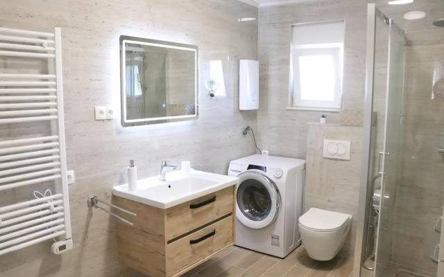 Apartment MARY- 2 free parking, near Mall of Split