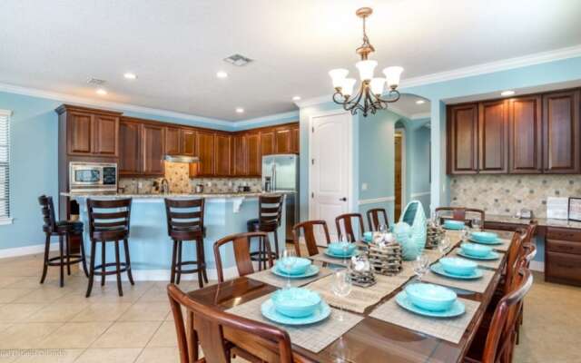 Ultimate 5 Bed 5 Ba Villa with Game Room, Pool & Spa - Ihr4021