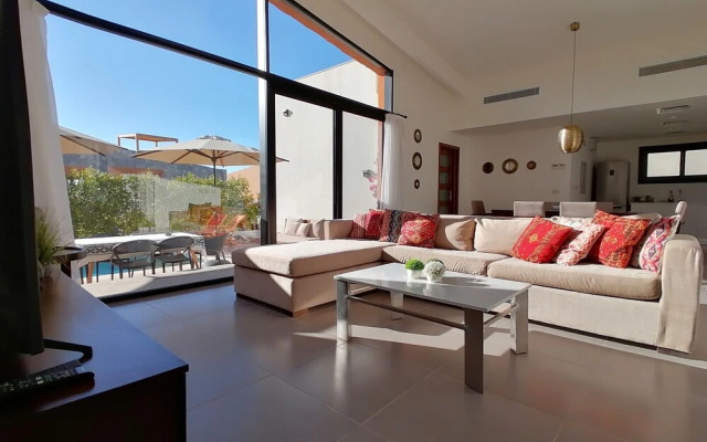 B@103 Luxury Villa with a Heated swimming pool in Soma Bay.