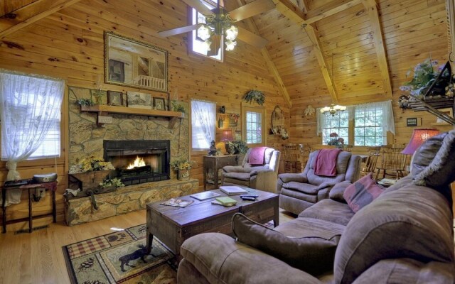 Snuggle Inn & Treehouse