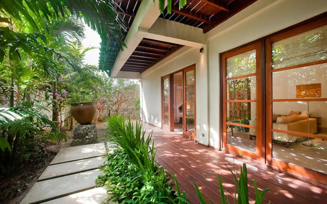 Cliffront Tropical Villa Cantik