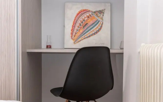 Sea Breeze Suite Next to Flisvos Marina