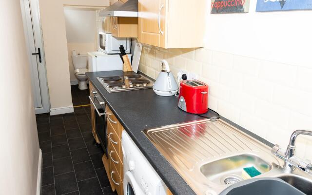 Alexander Apartments Rooms 2