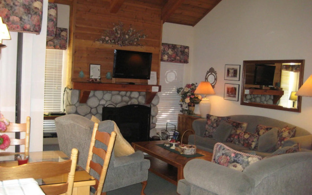 Val d'Isere by Mammoth Reservation Bureau
