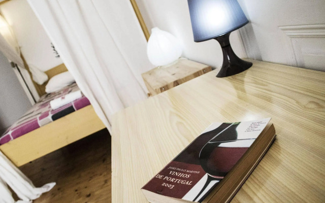 Locals Hostel & Suites
