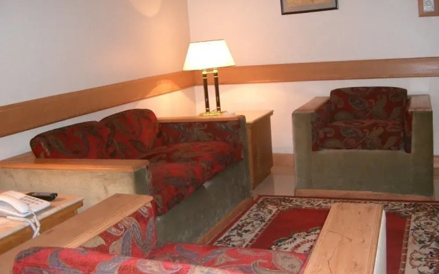 Regent Plaza Hotel & Convention Centre