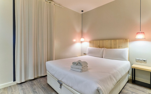 Montserrat Apartments by gaiarooms