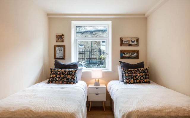 8 Booth Court