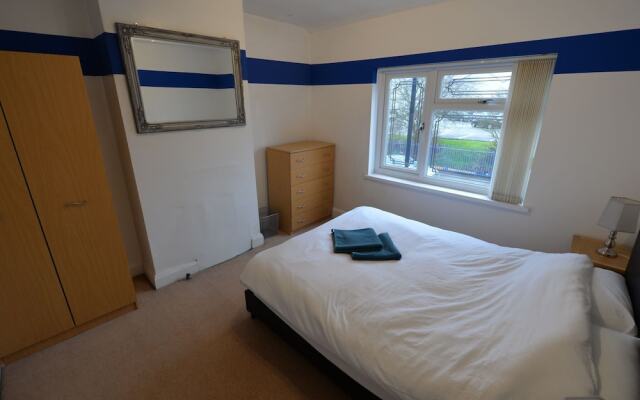 Boutique Hoiday Home In Coventry With Garden