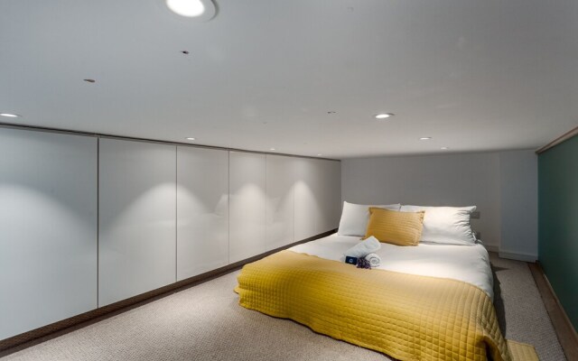 Spacious Canfield Gardens Studio