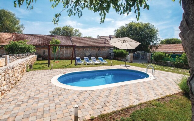 Awesome Home in Lozovac With Wifi and 3 Bedrooms