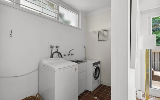 Poolside Stay - Close To Taronga Zoo & Luna Park