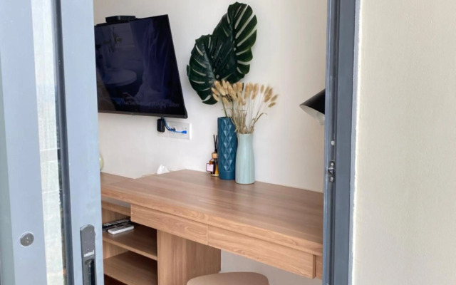 Skystory.inn warm and cozy studio @Skyhouse BSD