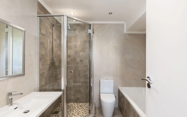 Island Club LA302 by CTHA