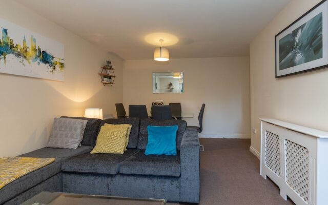 Higher Living - Professional Southampton Apartment