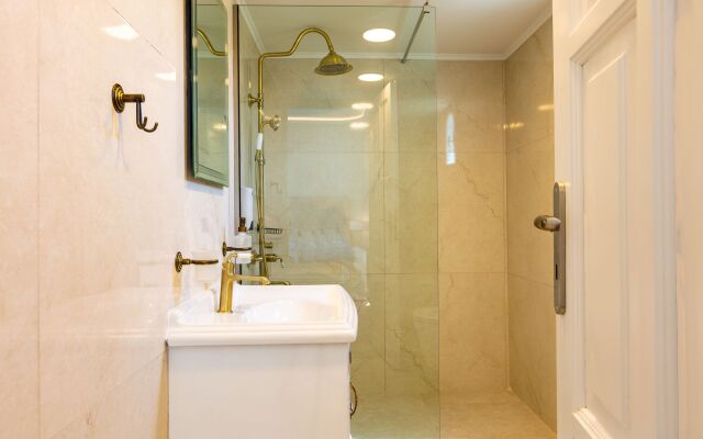 Pinelopi Beach Suites