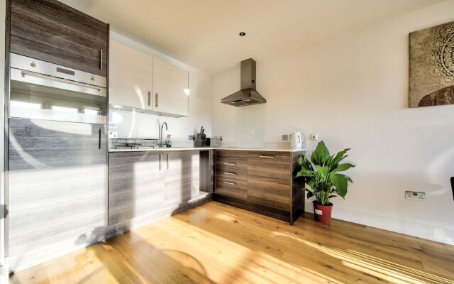 Fountain Bridge apartment