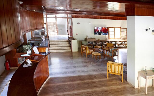 Eleaterra Hotel