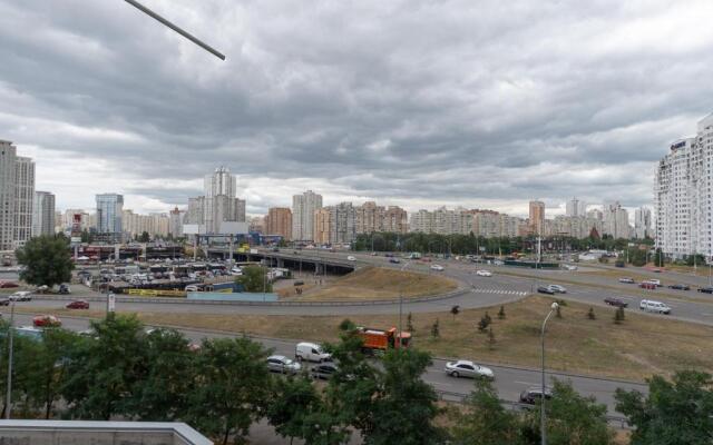 Комфортная квартира на метро Осокорки