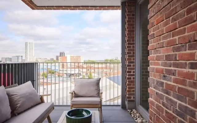 The Tottenham Classic - Charming 2bdr Flat With Balcony