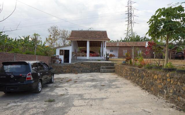SPOT ON 1746 Putri Kuning Residence