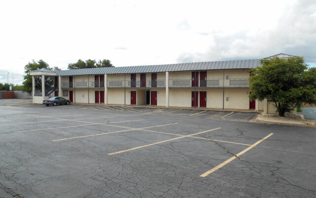 Red Roof Inn & Suites San Angelo