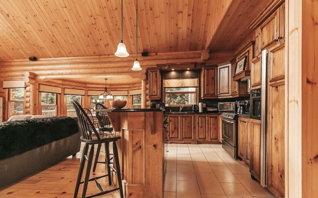 Harfang 51 - Stunning log Cottage With Private hot tub Pool and Scandinavian dry Barrel Sauna