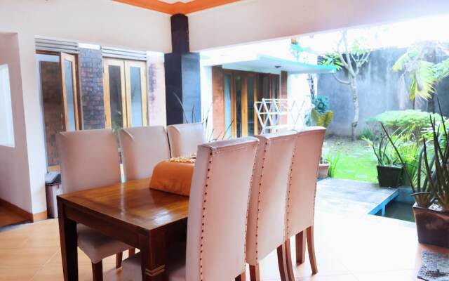 Villa Wirosaban With Private Pool By Simply Homy