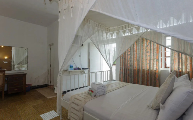 Royce Hotel